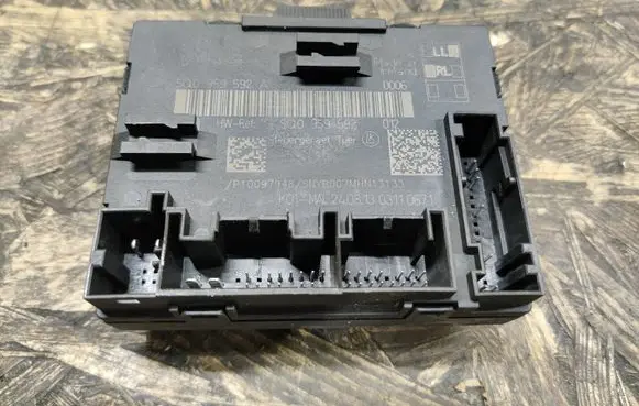 Volkswagen Golf VII Door control unit/module 5Q0959592