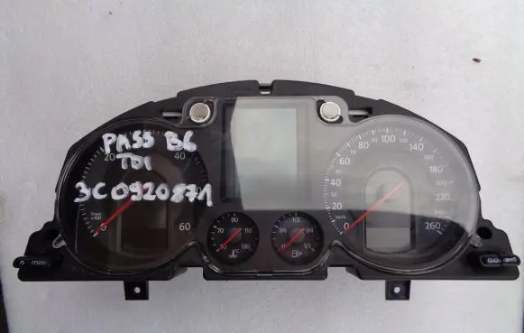 Volkswagen PASSAT B6 Speedometer (instrument cluster) 3C0920871