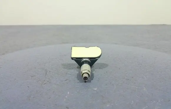 BMW X5 E53 Tire pressure sensor 6877936