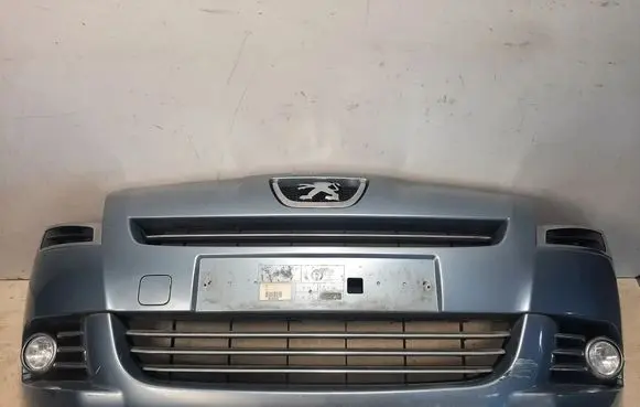Peugeot 5008 Front bumper 
