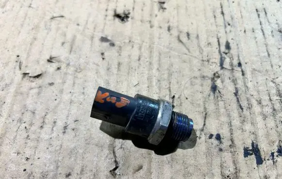 Mercedes-Benz Vito Viano W638 Fuel pressure sensor A0051535828