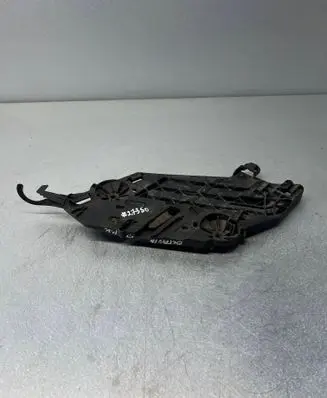 Skoda Octavia Mk2 (1Z) Headlight/headlamp mounting bracket 17035201