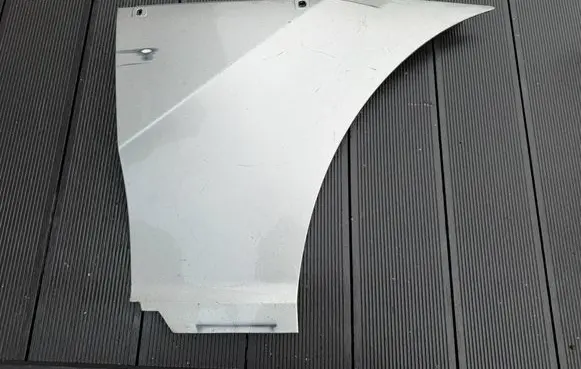 Aston Martin DBX Fender MY83280B83A