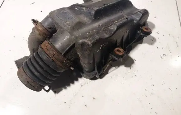 Mazda 626 Air filter box 