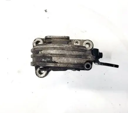 Volvo S60 Engine mount bracket