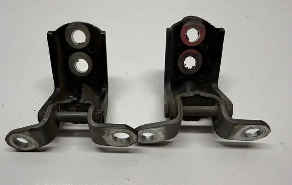 Nissan Juke I F15 Front door hinge set