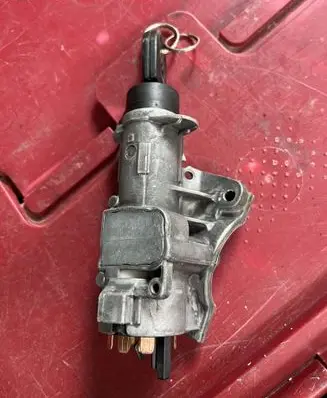 Volkswagen Golf IV Ignition lock 4B0905851C