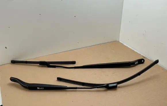 Opel Mokka B Front wiper blade arm 9822931680 9822931880