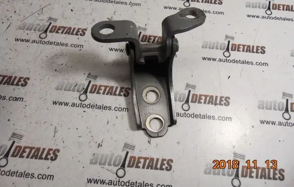 Honda CR-V Front door upper hinge