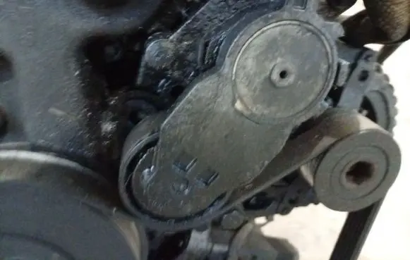 Volvo V50 Generator/alternator belt tensioner