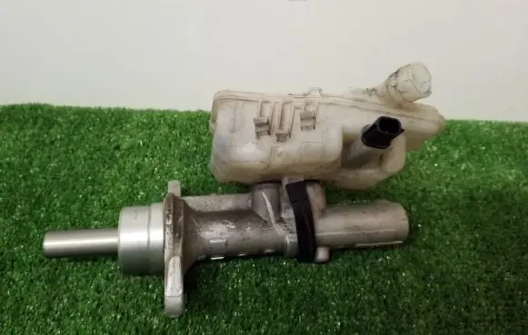 Opel Vivaro Master brake cylinder 460913484R 93868496