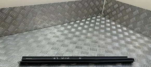 Mazda 3 II Rear door window/glass frame 