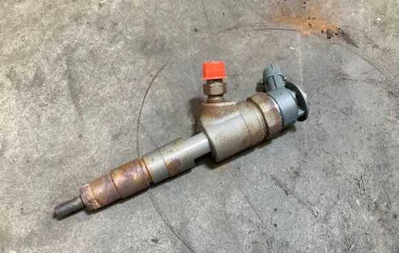 Peugeot 208 Fuel injector 0445110339