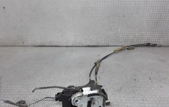 Mitsubishi Grandis Rear door lock