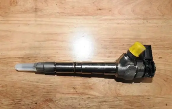 Volkswagen PASSAT B8 Fuel injector 0445110960