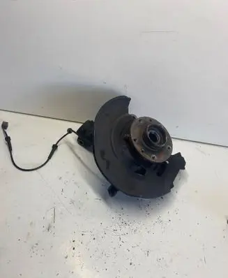 Nissan Qashqai Front wheel hub spindle knuckle