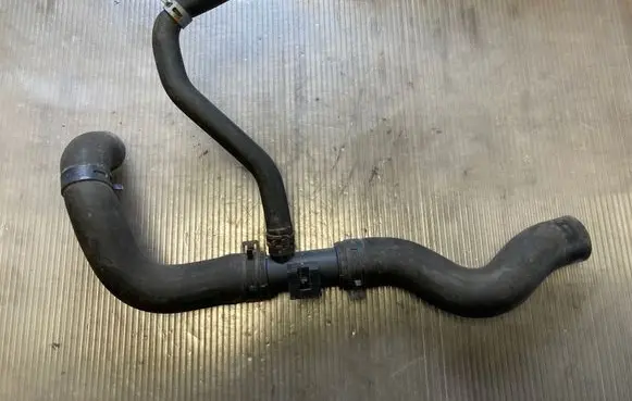 Nissan Qashqai Engine coolant pipe/hose 1320584
