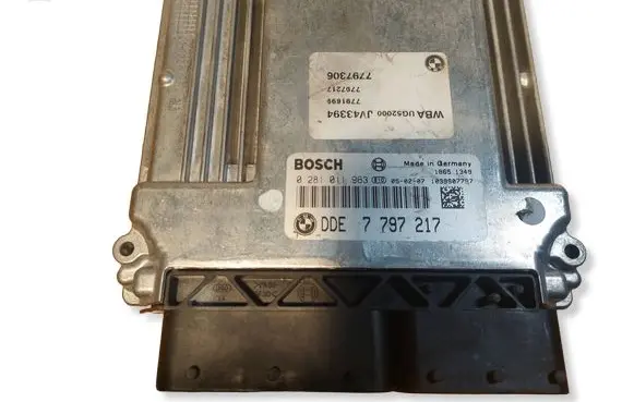 BMW 1 E81 E87 Engine control unit/module ECU 0281011963 7797217