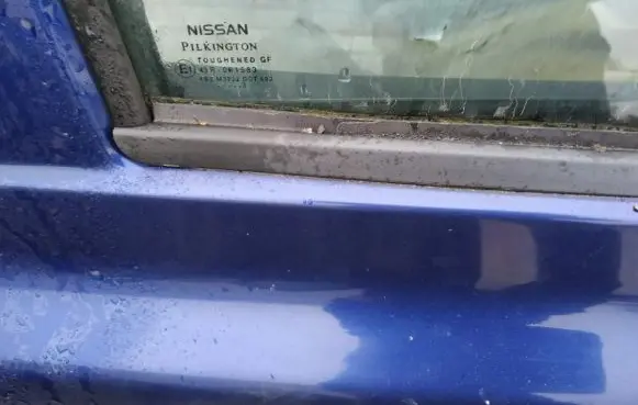 Nissan Micra Front door glass trim molding melyna