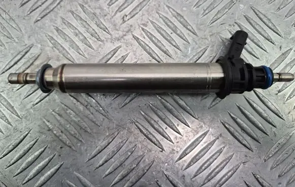 Mercedes-Benz A W176 Fuel injector A2780700687