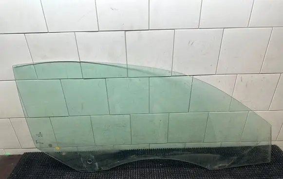 Volkswagen Eos Front door window/glass (coupe) E943R000471