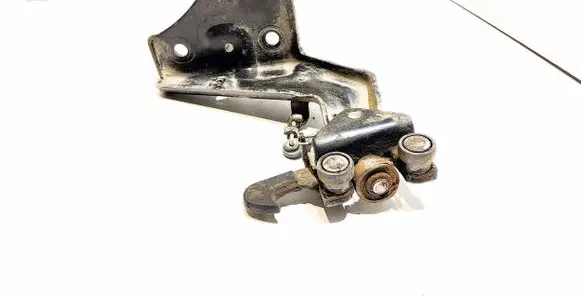 Citroen Berlingo Sliding door lower roller guide/hinge 