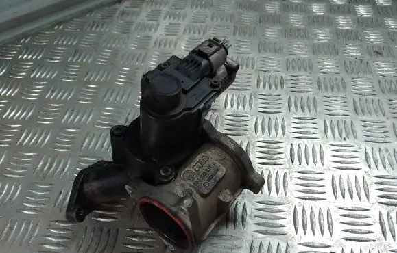 Volkswagen Caddy EGR valve 03G129637A
