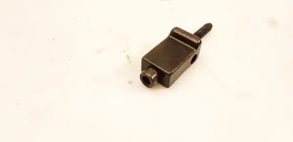 Volkswagen PASSAT B5.5 Fuel Injector clamp holder