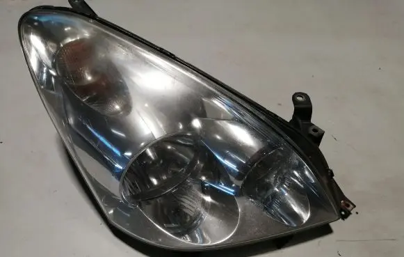 Toyota Corolla Verso AR10 Headlight/headlamp