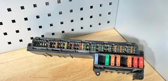 BMW 5 E60 E61 Fuse box set 6957330 6114695733001