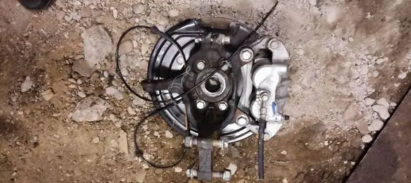 Nissan Leaf II (ZE1) Front wheel bearing hub 