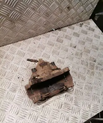 Volkswagen PASSAT B6 Front brake caliper