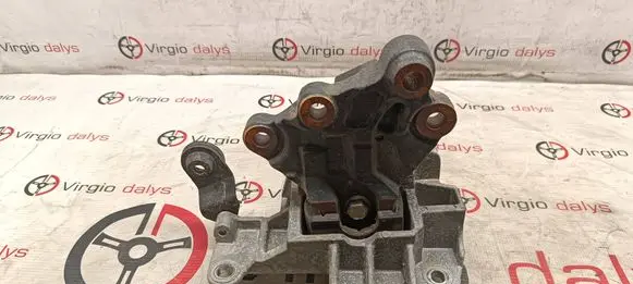 Engine mount bracket