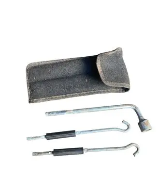 Volkswagen Touareg I Tool set 