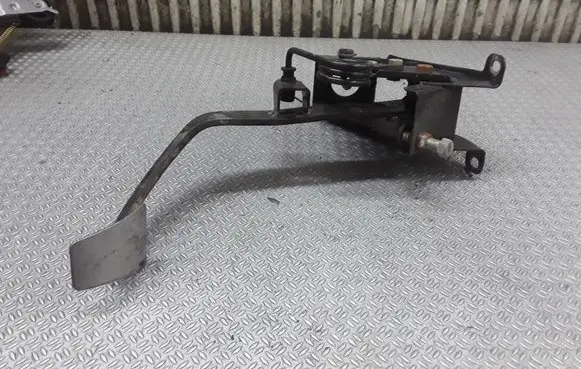 Hyundai Galloper Brake pedal