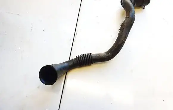 Volkswagen Golf V Breather hose/pipe 06a103217a