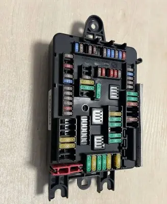 BMW X5 F15 Fuse module 9316569 18251561 B010147500