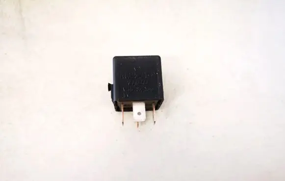 Mercedes-Benz C W203 Other relay a0025421319 v23134-b52-x336