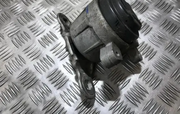 Ford Mondeo Mk III Engine mount bracket 2s716f012aj 2s71-6f012-aj