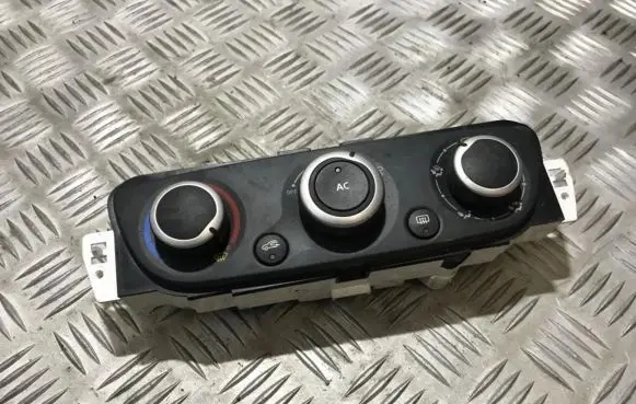 Renault Megane III Climate control unit t1001786g 10030131