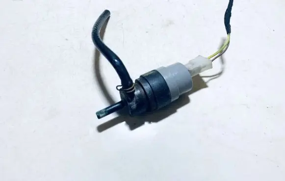 Audi A6 S6 C4 4A Windscreen/windshield washer pump 431955651