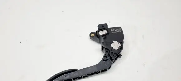 Nissan Pulsar Accelerator throttle pedal 180023RA0B