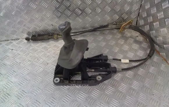 Volvo S40, V40 Gear selector/shifter in gearbox 