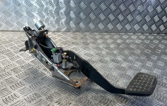 Lexus RX 300 Brake pedal 