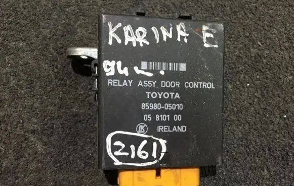 Toyota Carina T190 Door control unit/module 8598005010 05810100