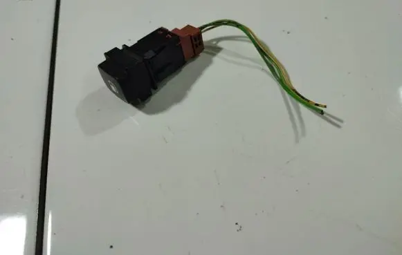 Citroen C4 I Picasso Fuel tank opening switch 96530658XT