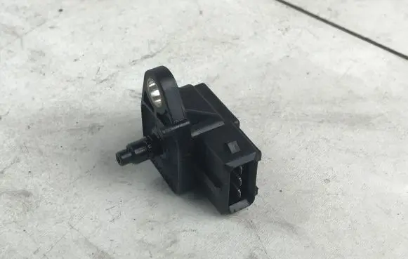 BMW 5 E39 Air pressure sensor 2246977 20823 5850801