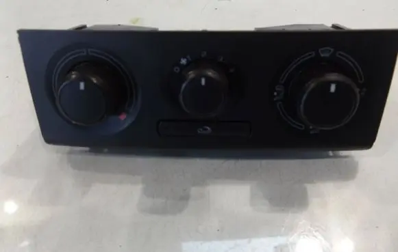 Skoda Fabia Mk2 (5J) Climate control unit 5J0819045A