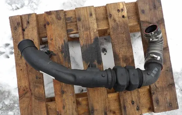Ford Kuga II Intercooler hose/pipe DS736C646FK 05121331 F1014075808