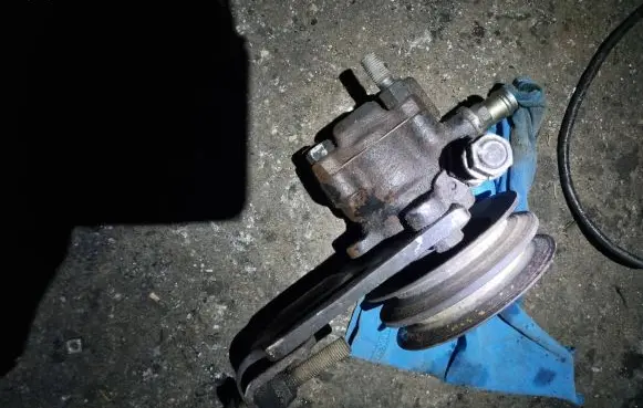 Opel Monterey Power steering pump